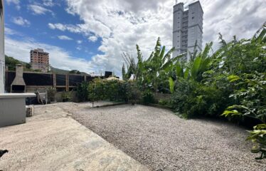 Vendo Casa á600 metros da paia de Pereque